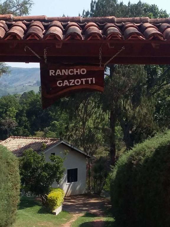 Chacara Gazotti Beira Lago Capitólio 外观 照片
